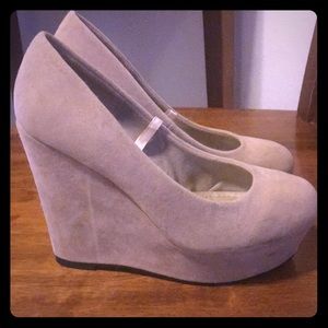 Nude wedges